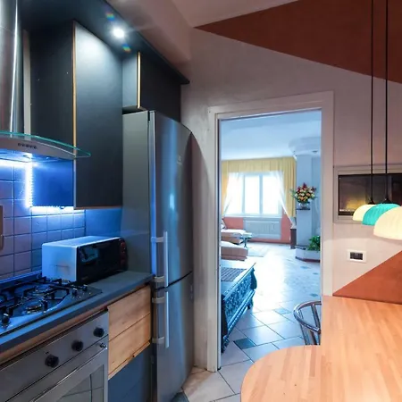 Lo Specchio Sul - The House Of Travelers * 科莫