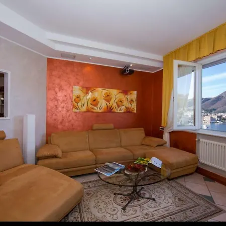 Lo Specchio Sul - The House Of Travelers