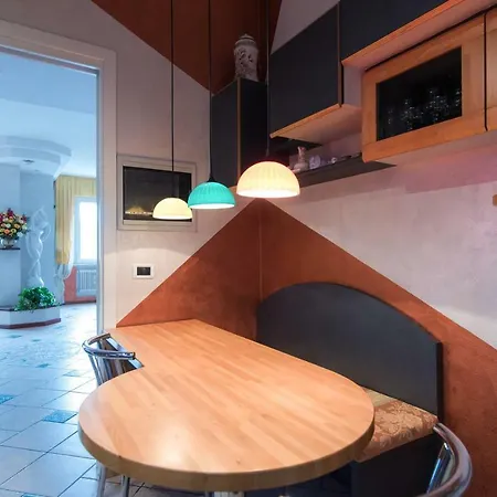 公寓 Lo Specchio Sul - The House Of Travelers