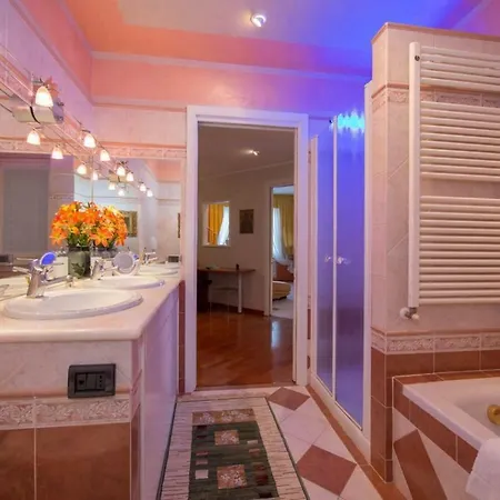 公寓 Lo Specchio Sul - The House Of Travelers *