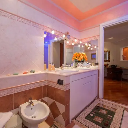 Lo Specchio Sul - The House Of Travelers 公寓