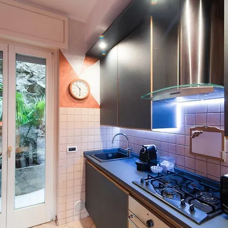 Lo Specchio Sul - The House Of Travelers 公寓 *