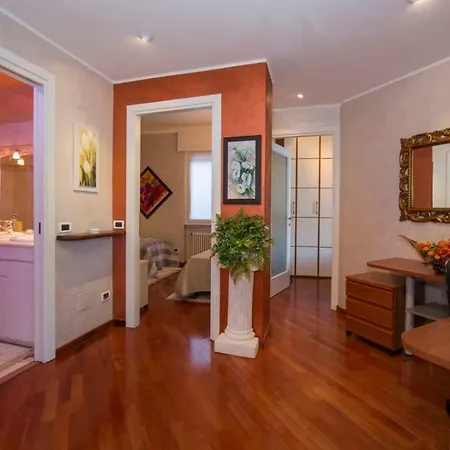 Lo Specchio Sul - The House Of Travelers 科莫