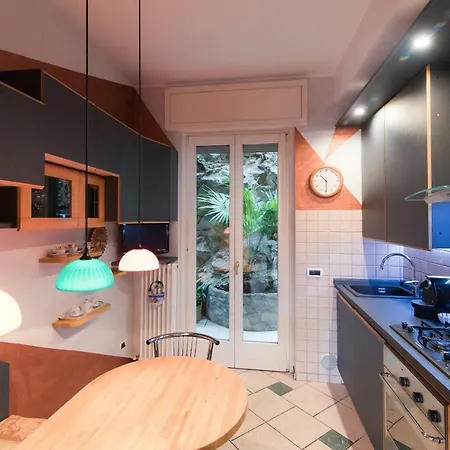 Lo Specchio Sul - The House Of Travelers 公寓