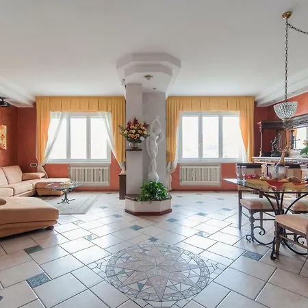 公寓 Lo Specchio Sul - The House Of Travelers 科莫