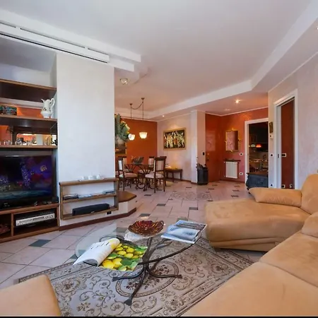 Apartment Lo Specchio Sul - The House Of Travelers Como