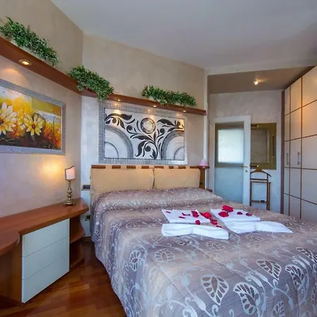 公寓 Lo Specchio Sul - The House Of Travelers