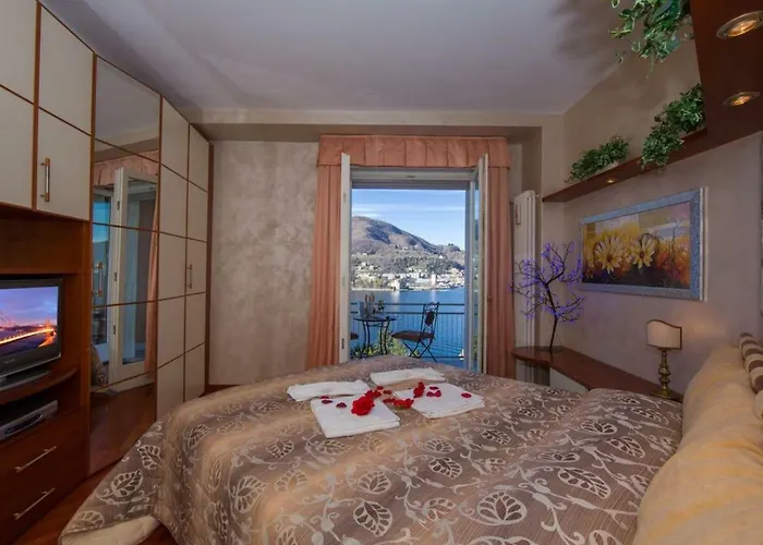Lo Specchio Sul - The House Of Travelers Appartamento *